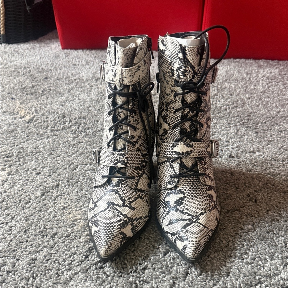 Wild Diva Black and White Snake Print Ankle Boots - Picture 4 of 6